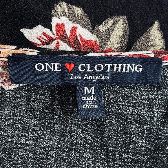 ONE CLOTHING top FLORAL knit CROP BLACK Medium M - Picture 7 of 9